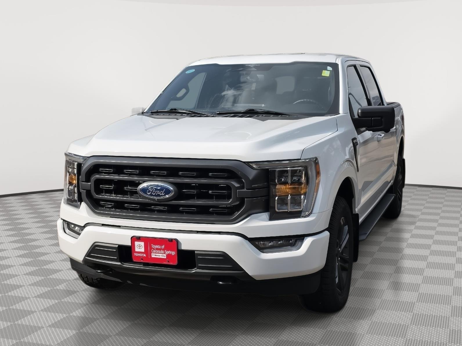 Used 2023 Oxford White Ford XLT image 5