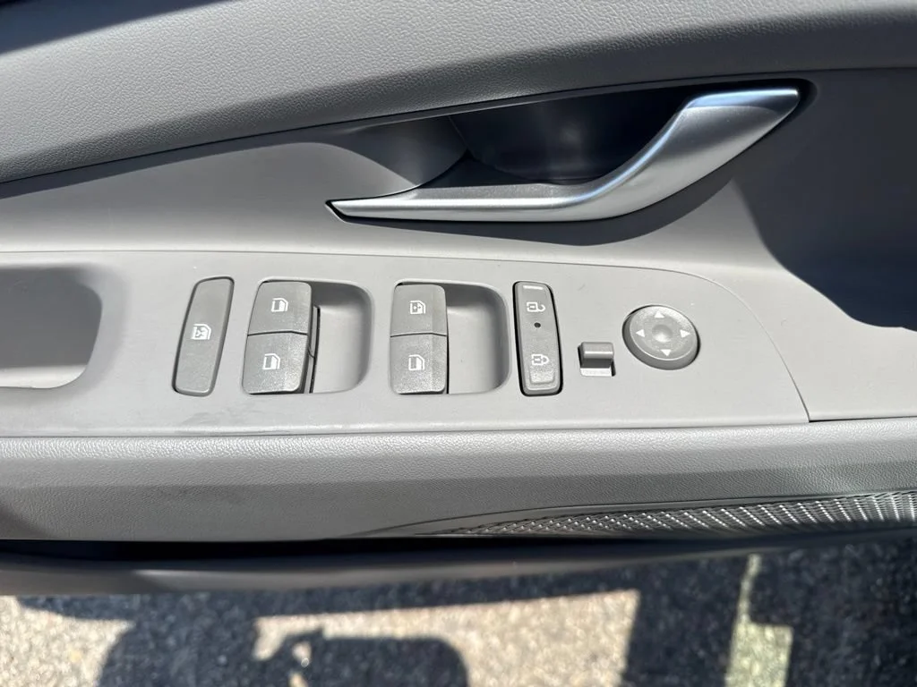 Used 2026 Silver Hyundai SEL Sport image 23