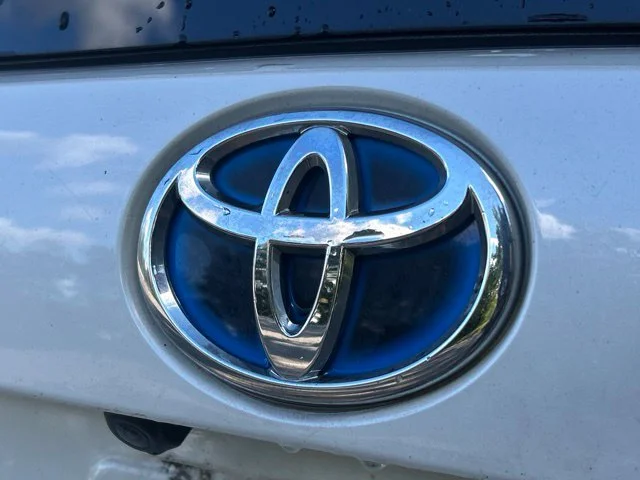 Used 2016 White Toyota Three Touring image 16