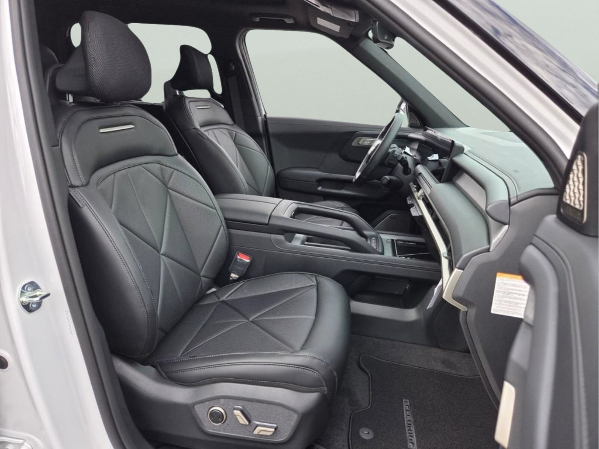 New 2027 Glacial White Pearl Kia SX image 16