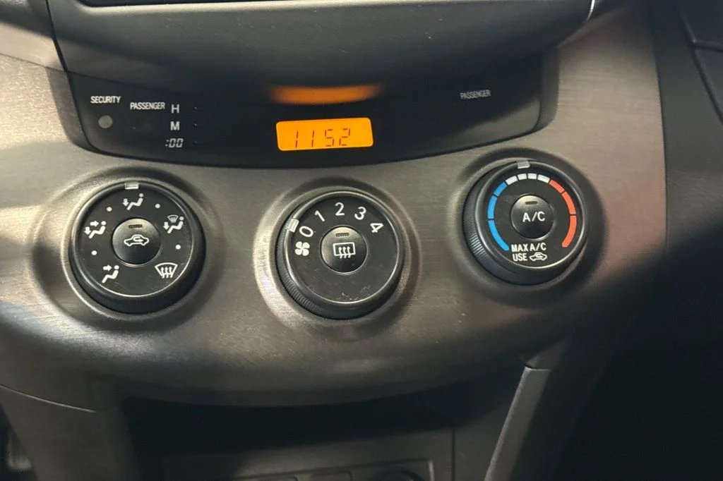 Used 2012 Silver Toyota Sport image 23