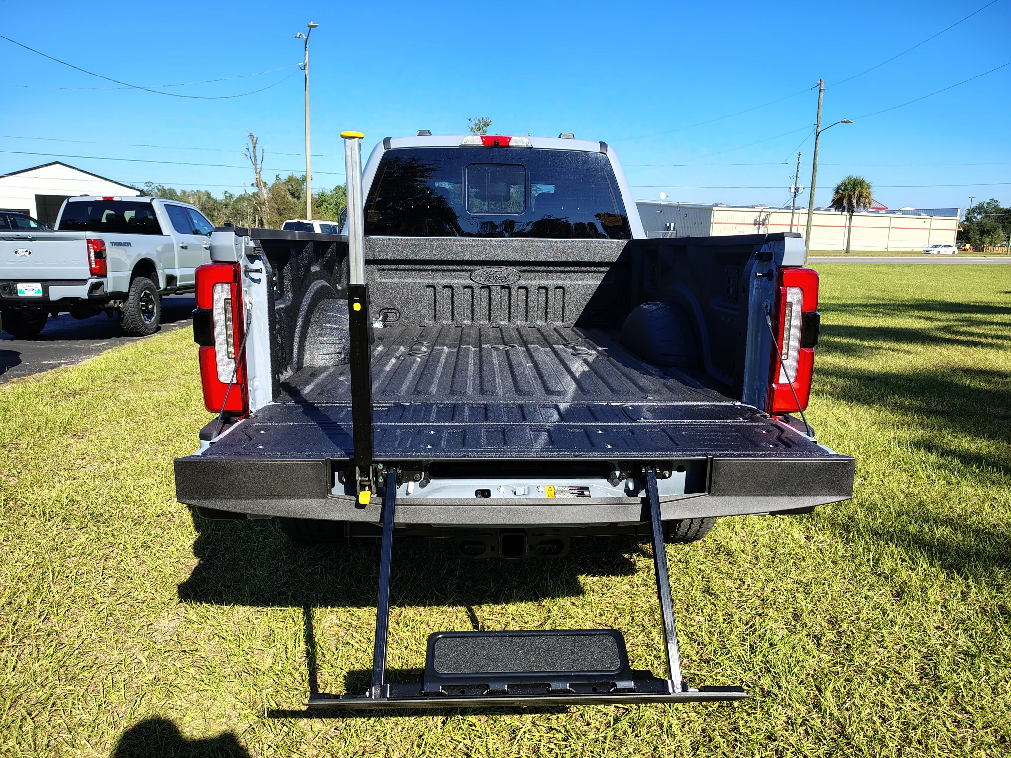 New 2027 Glacier Gray Metallic Tri-Coat Ford F-350® Platinum® image 6