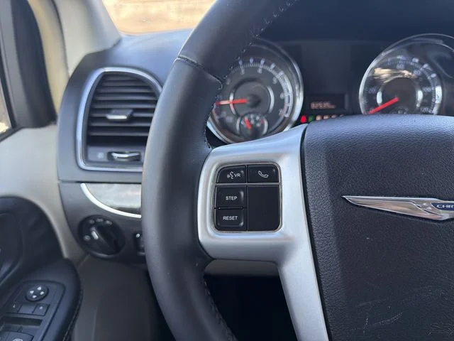 Used 2015 Silver Chrysler LX image 26