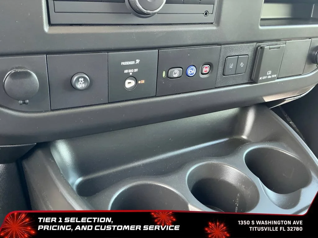 Used 2025 Summit White Chevrolet 1LT image 29
