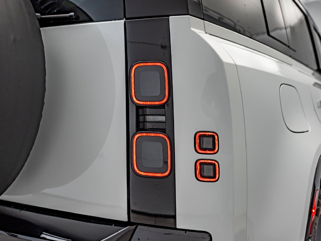 New 2026 Fuji White Land Rover X-Dynamic SE image 14