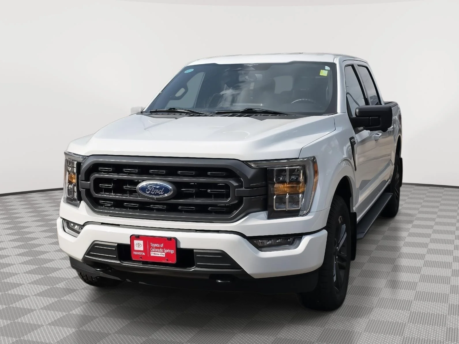 Used 2023 Oxford White Ford XLT image 5