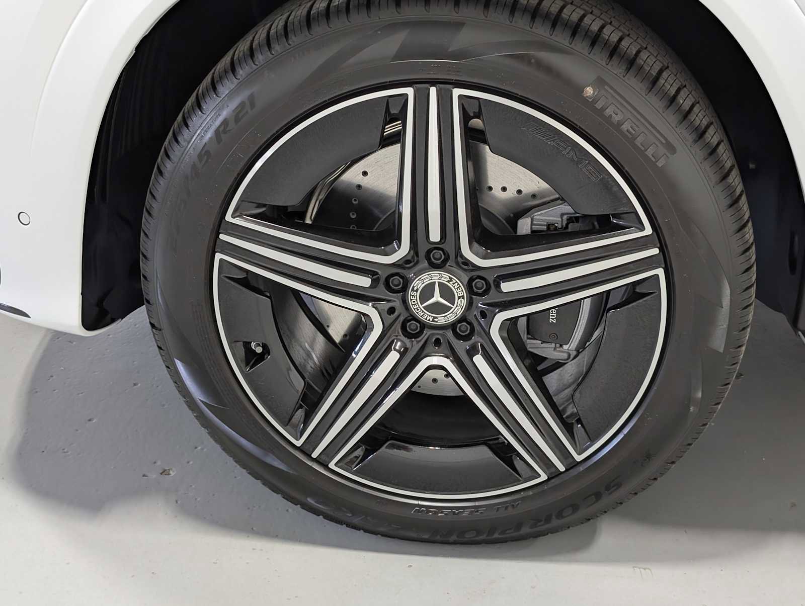 New 2026 MANUFAKTUR Moonlight White Magno Mercedes-Benz GLE 450 image 3