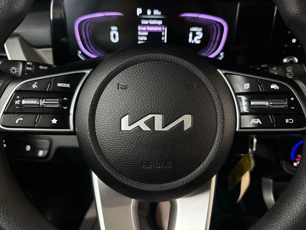 Used 2026 Snow White Pearl Kia LX image 20