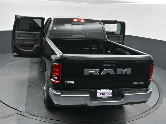New 2026 Diamond Black Crystal Pearl-Coat Exterior Paint RAM Tradesman image 51