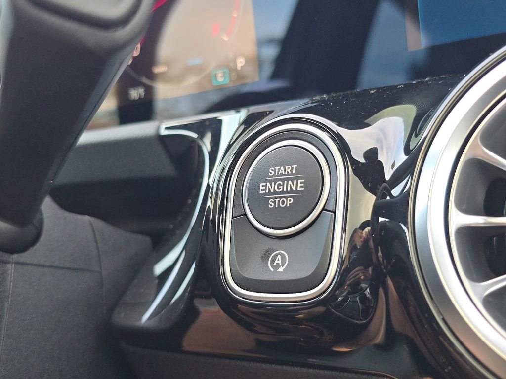 New 2026 Mountain Grey Metallic Mercedes-Benz GLA 250 image 33