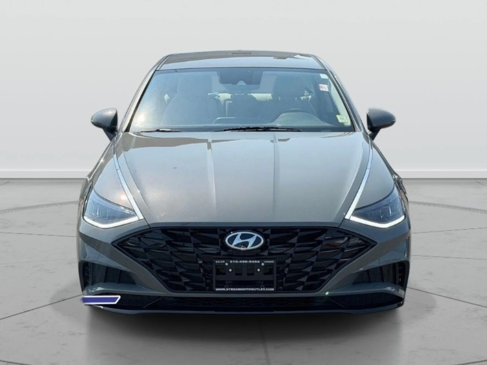Used 2023 Gray Hyundai SEL image 2