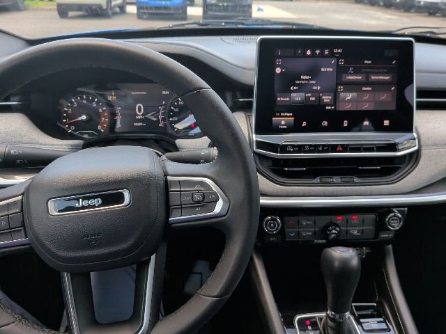 Used 2024 Hydro Blue Pearlcoat Jeep Latitude image 19