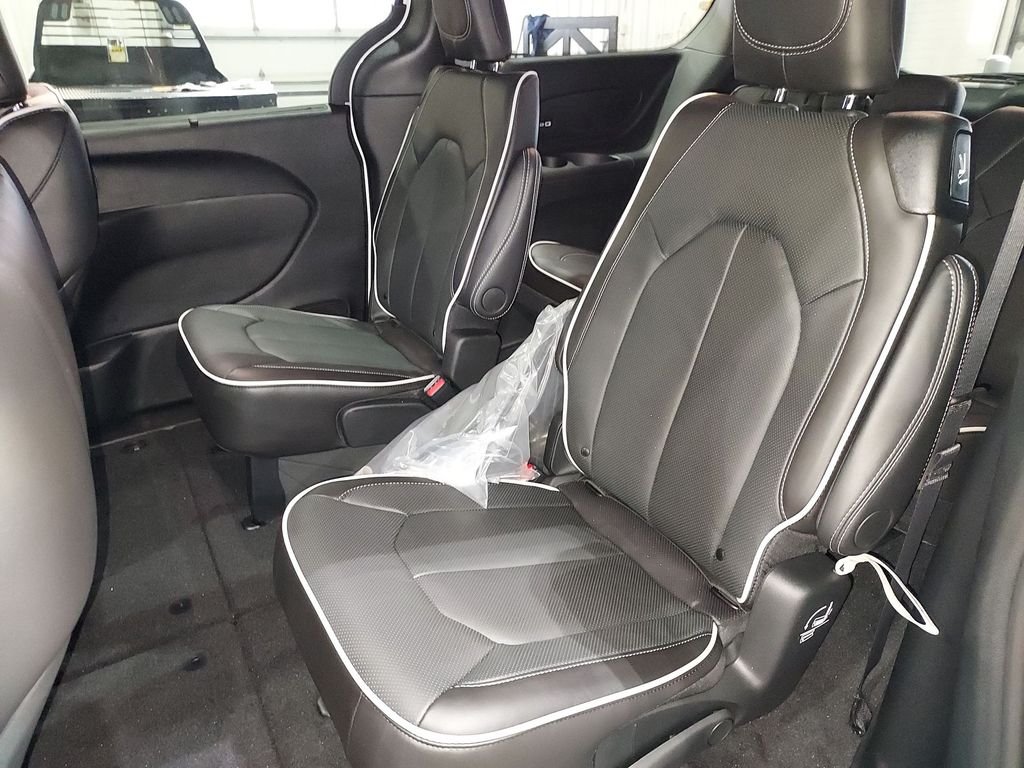 2026 Chrysler Pacifica Limited - Photo 29