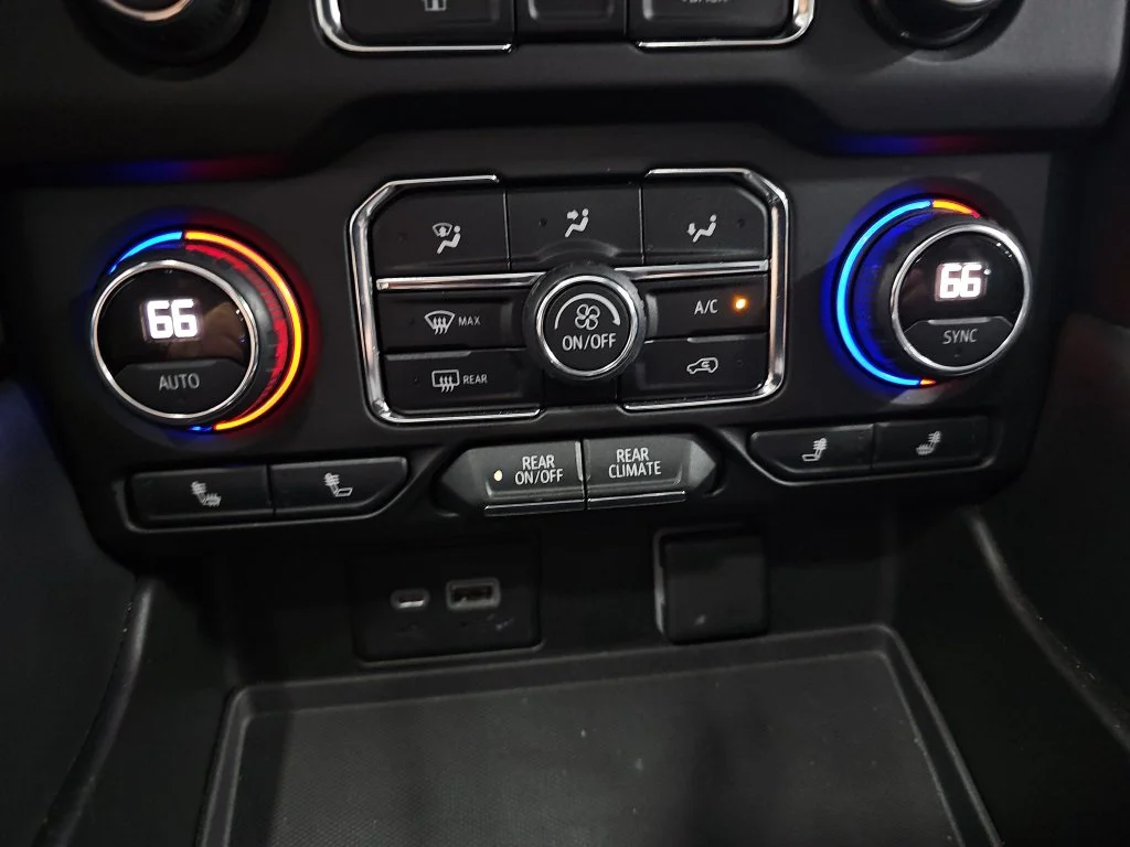 Used 2021 Black Chevrolet Z71 image 26