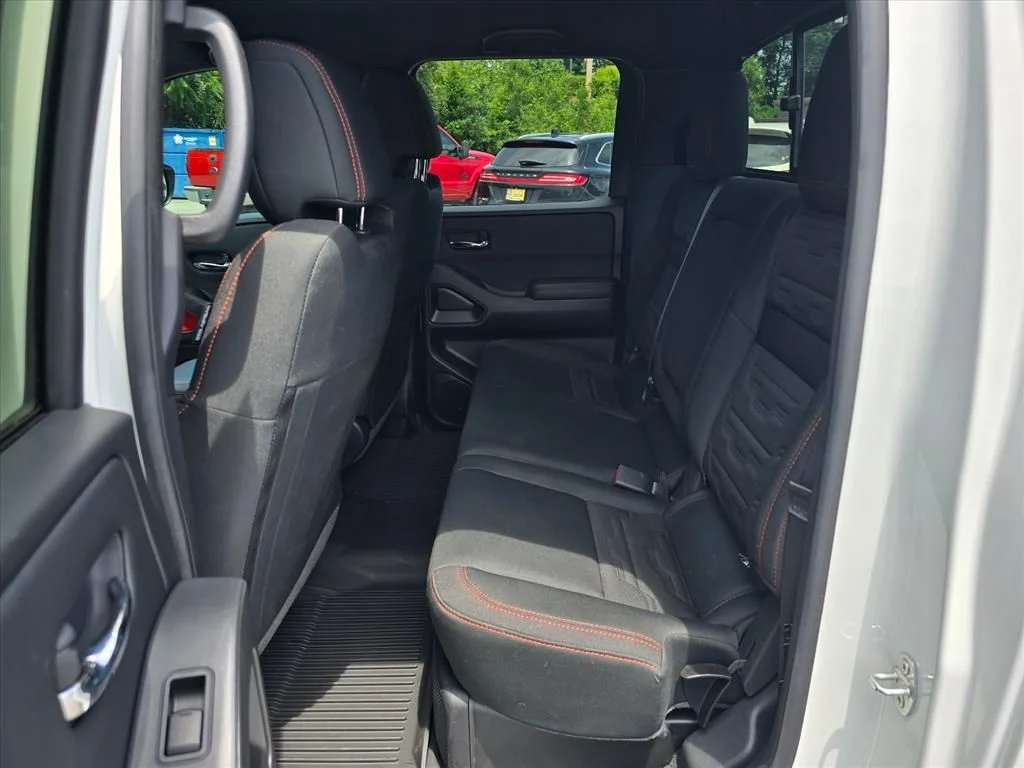 Used 2025 White Nissan PRO-X image 12