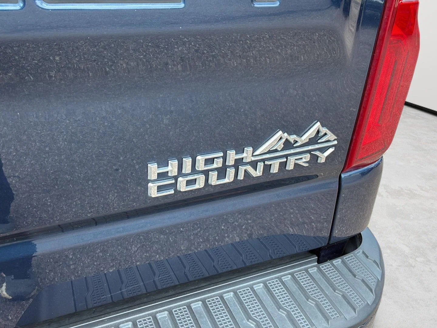 Used 2020 Northsky Blue Metallic Chevrolet High Country image 18