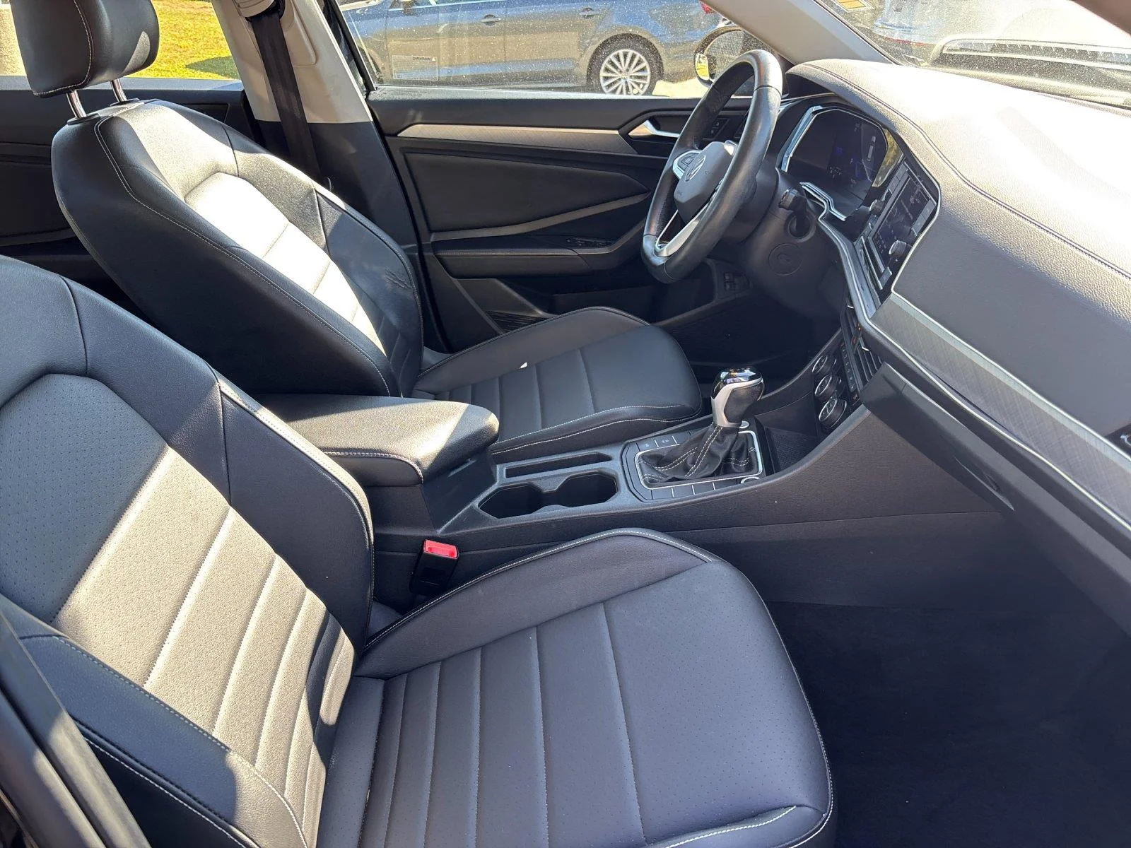 Used 2023 DEEP BLACK VOLKSWAGEN SE image 38