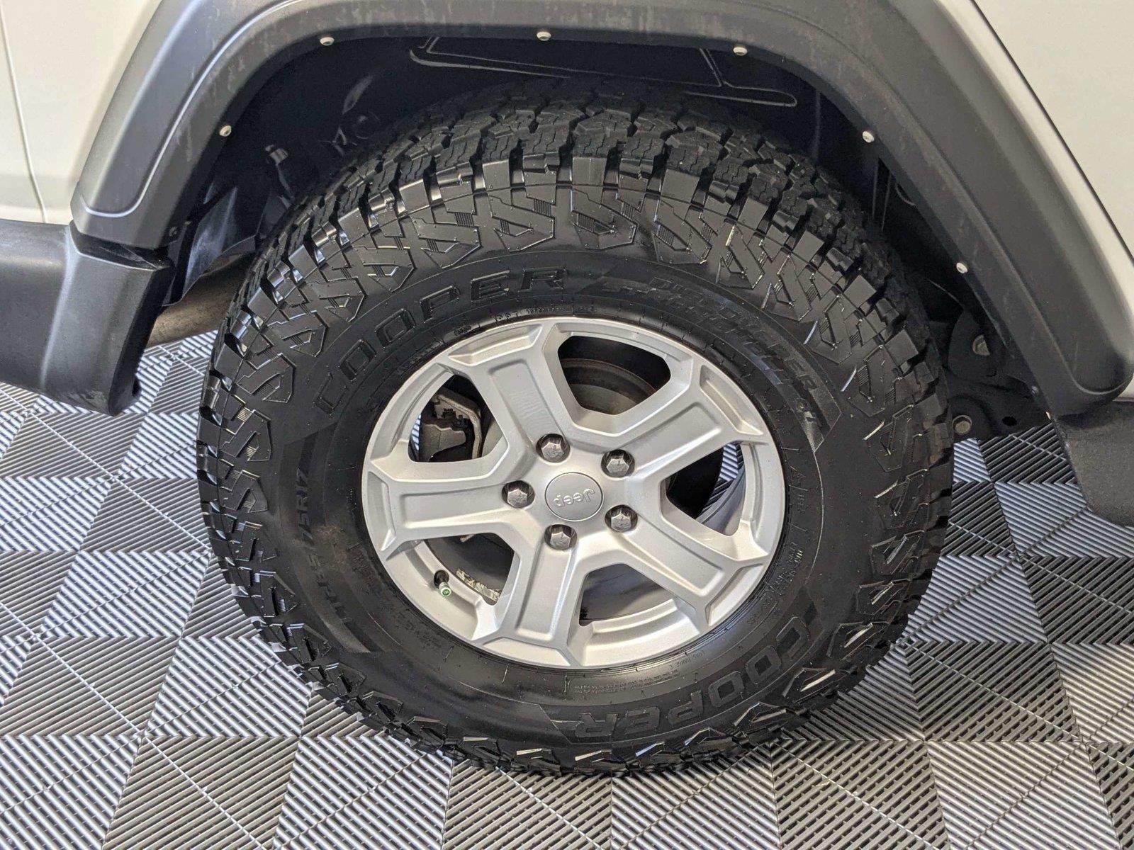 Used 2022 Bright White Clearcoat Jeep Unlimited Sport S image 8