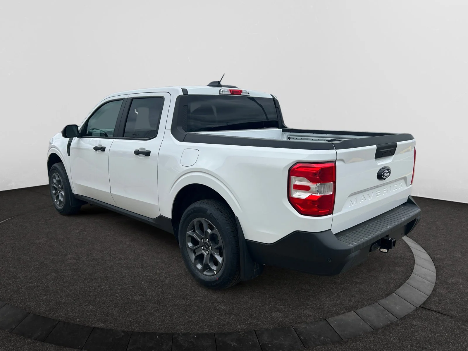 New 2026 Oxford White Ford XLT image 3