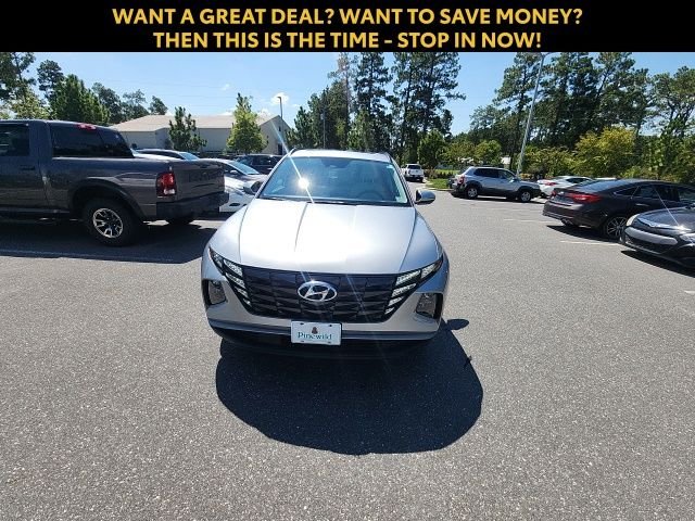 Used 2024 Silver Hyundai SEL image 4
