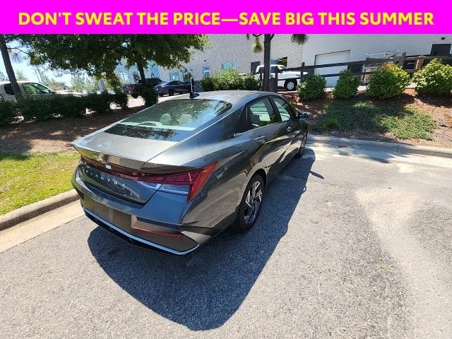 Used 2025 Gray Hyundai SEL Convenience image 9
