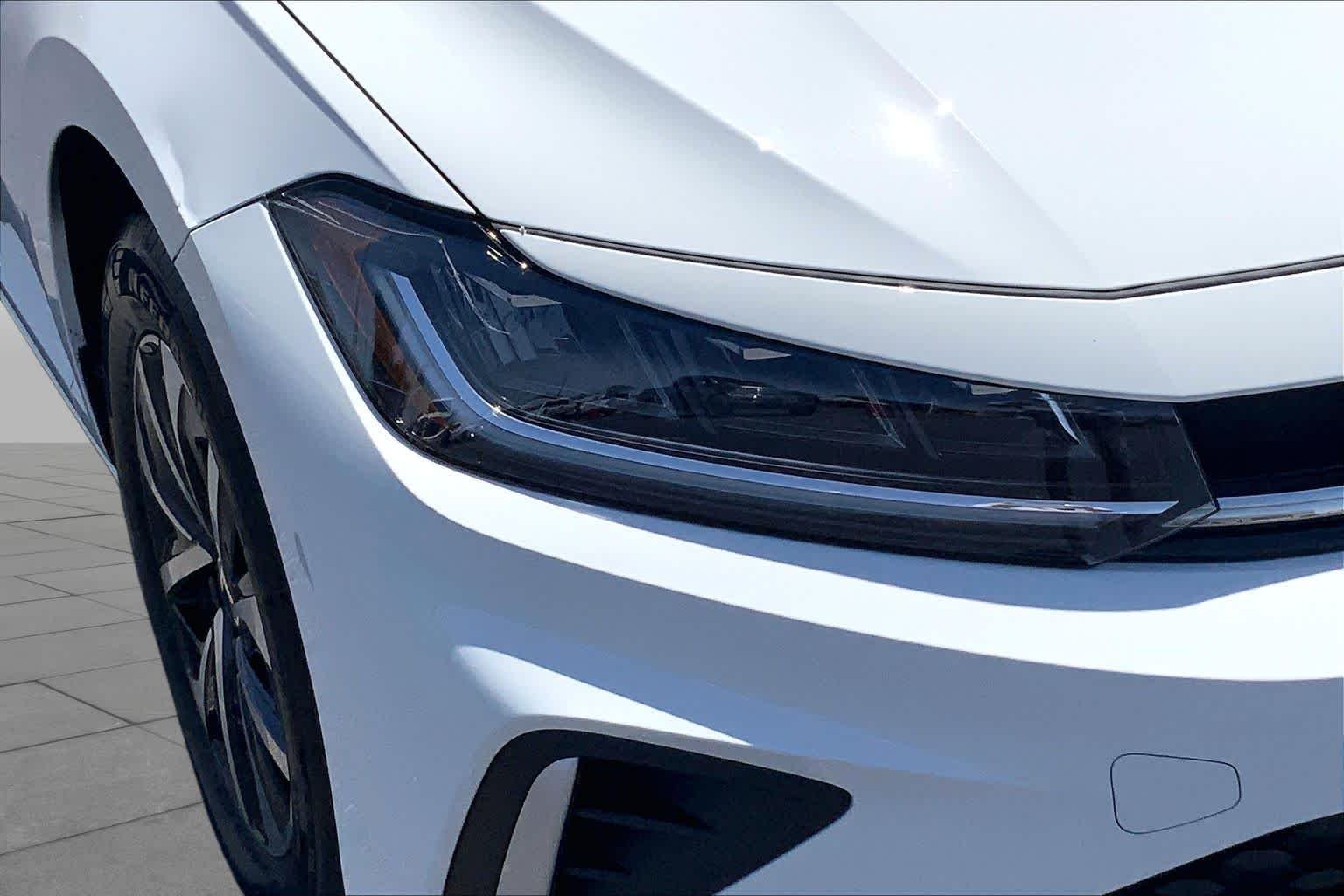 Used 2025 Pure White Volkswagen S image 28