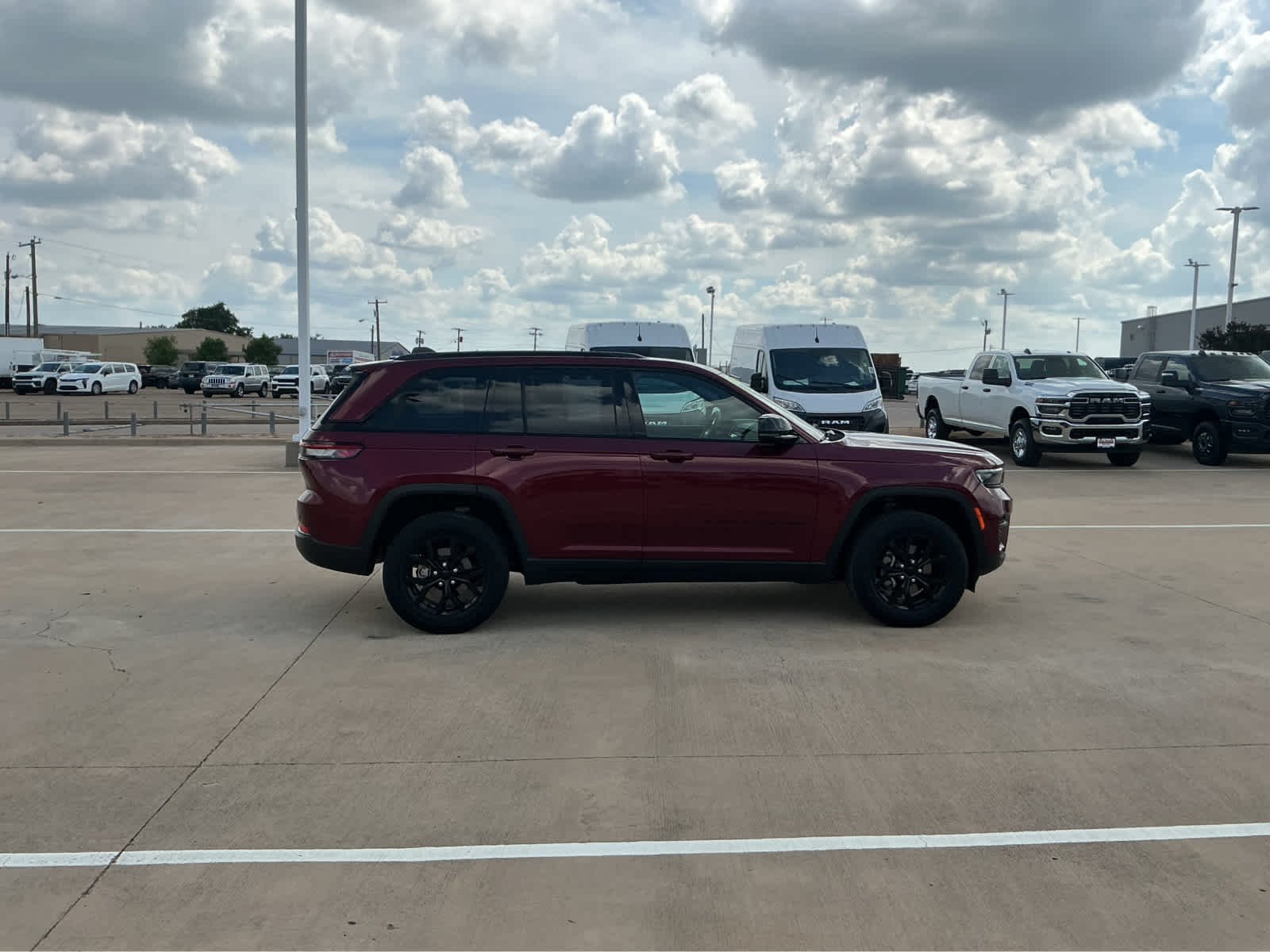 Used 2024 Velvet Red Pearlcoat Jeep Altitude image 5