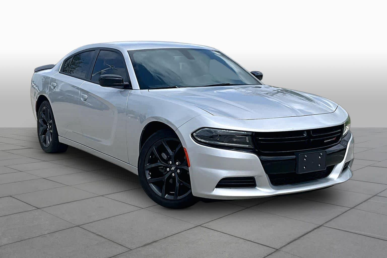Used 2022 Triple Nickel Clearcoat Dodge SXT image 2