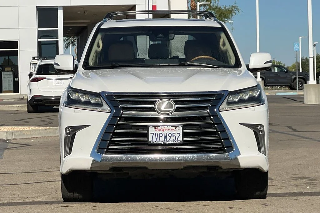 Used 2017  Lexus 570 image 11