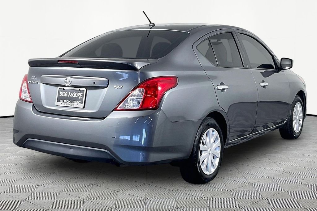 2017 Nissan Versa Sedan SV - Photo 6