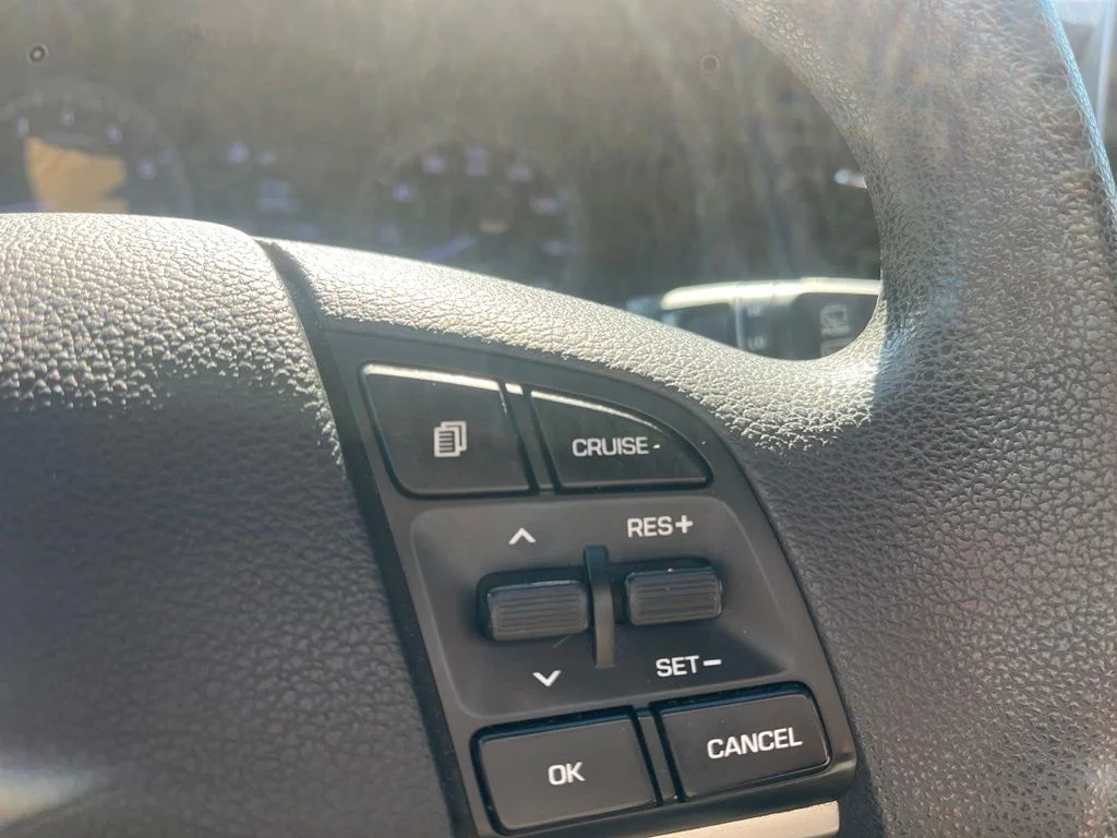 Used 2017 Red Hyundai SE image 15