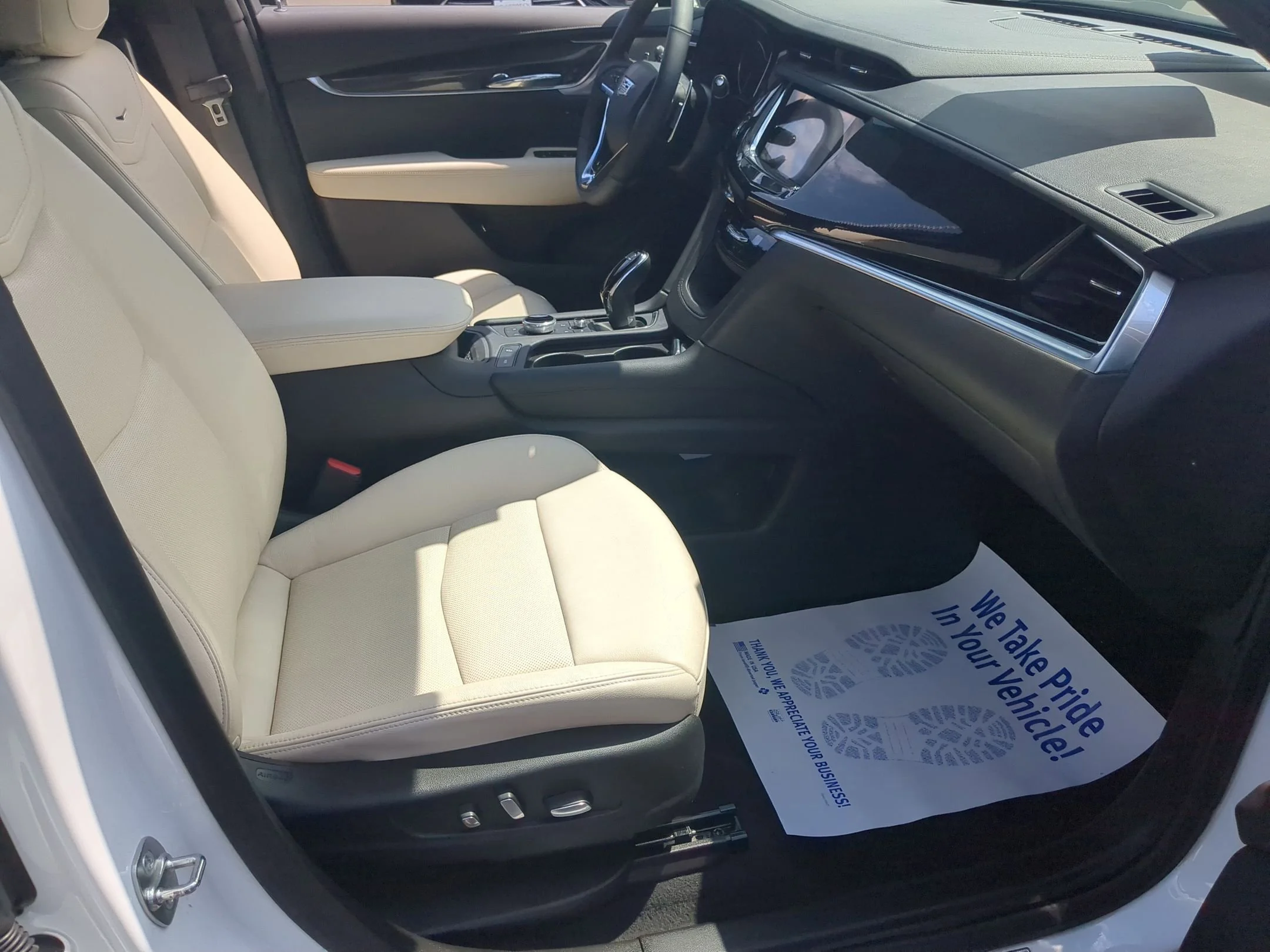 Used 2024 Crystal White Tricoat Cadillac AWD Sport image 27