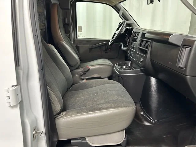 2023 GMC Savana Cargo Work Van - Photo 12
