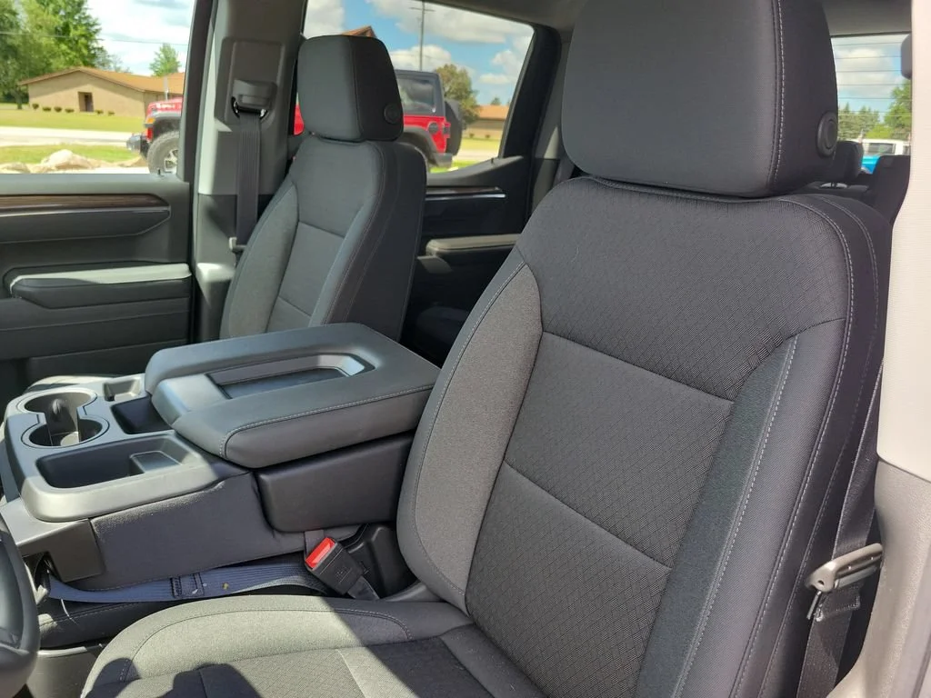 New 2026 Summit White Chevrolet LT (2FL) image 5