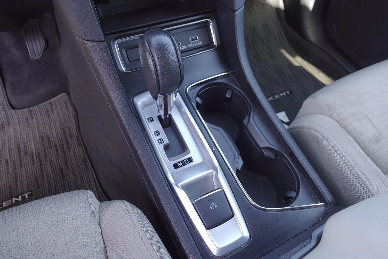 Used 2025 Crystal White Pearl Subaru Premium image 20