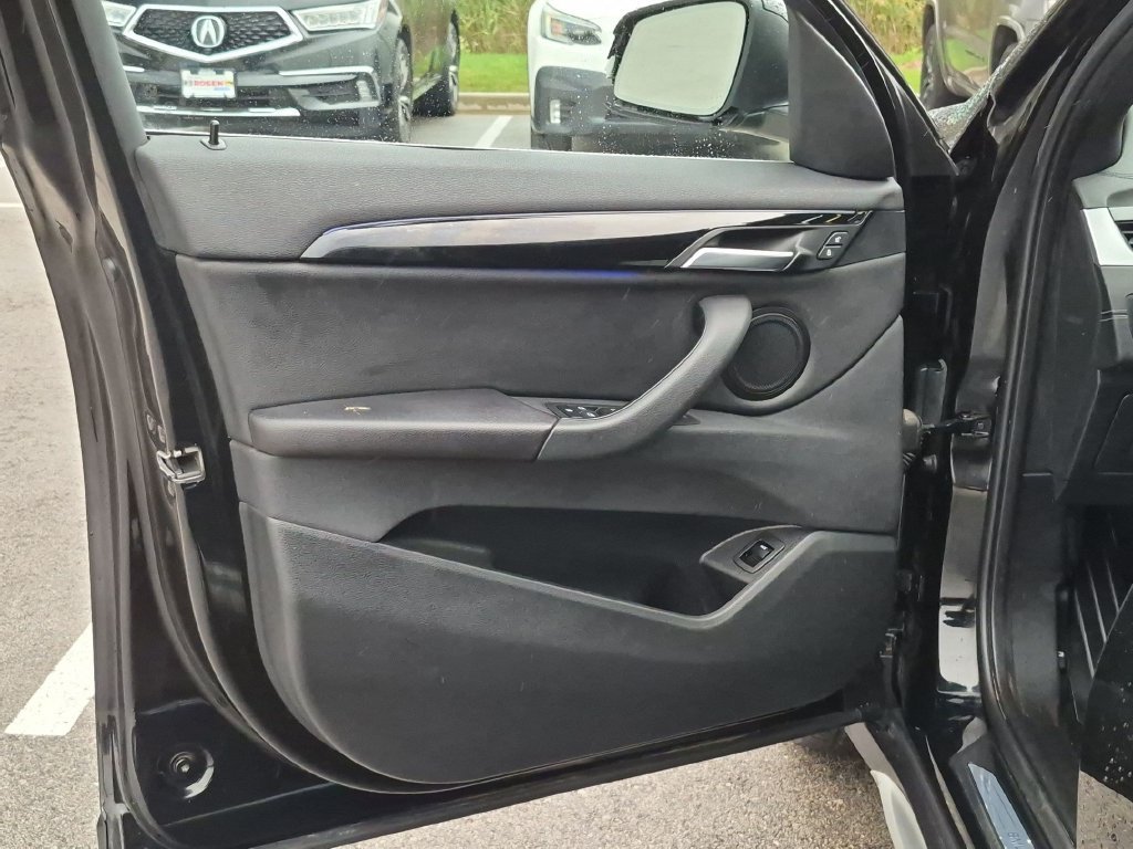 Used 2022 Black BMW xDrive28i image 13