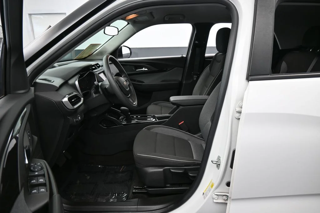 Used 2023 Summit White Chevrolet LS image 10