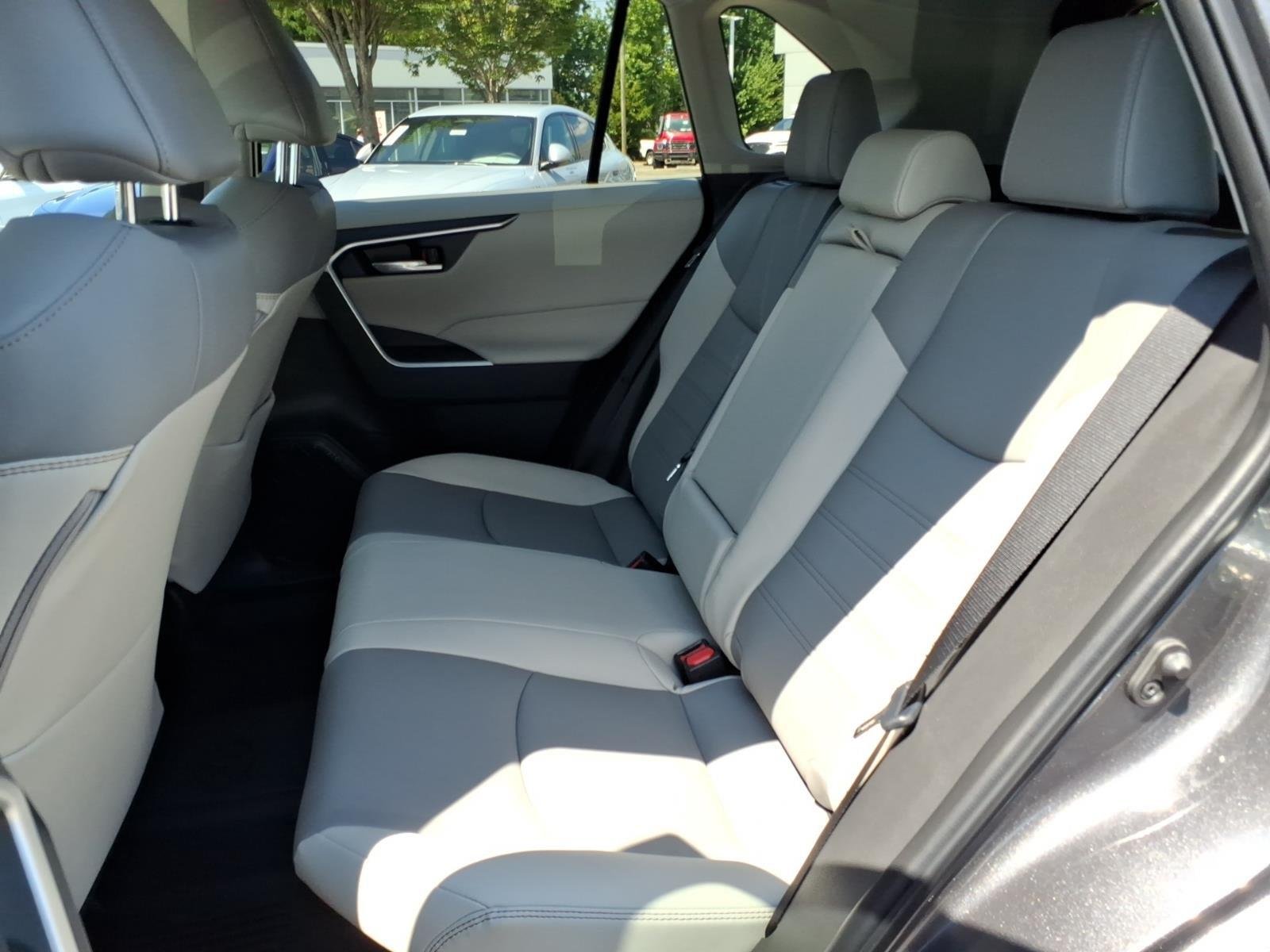 Used 2025 Magnetic Gray Metallic Toyota Hybrid XLE Premium image 21