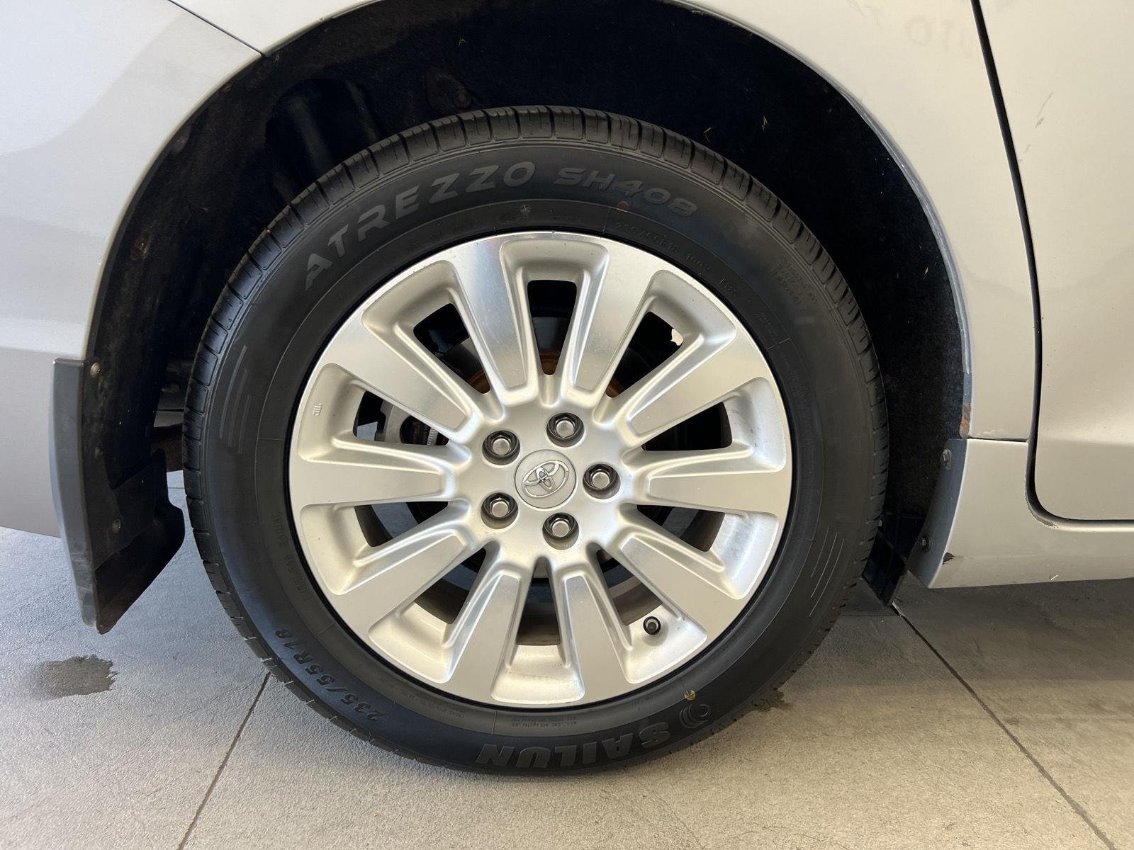 2016 Toyota Sienna LE - Photo 9