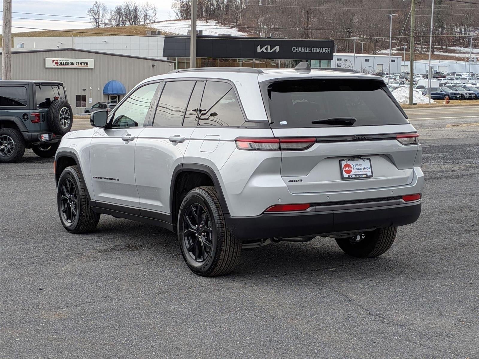 New 2026 Silver Zynith Exterior Paint Jeep Laredo Altitude image 7