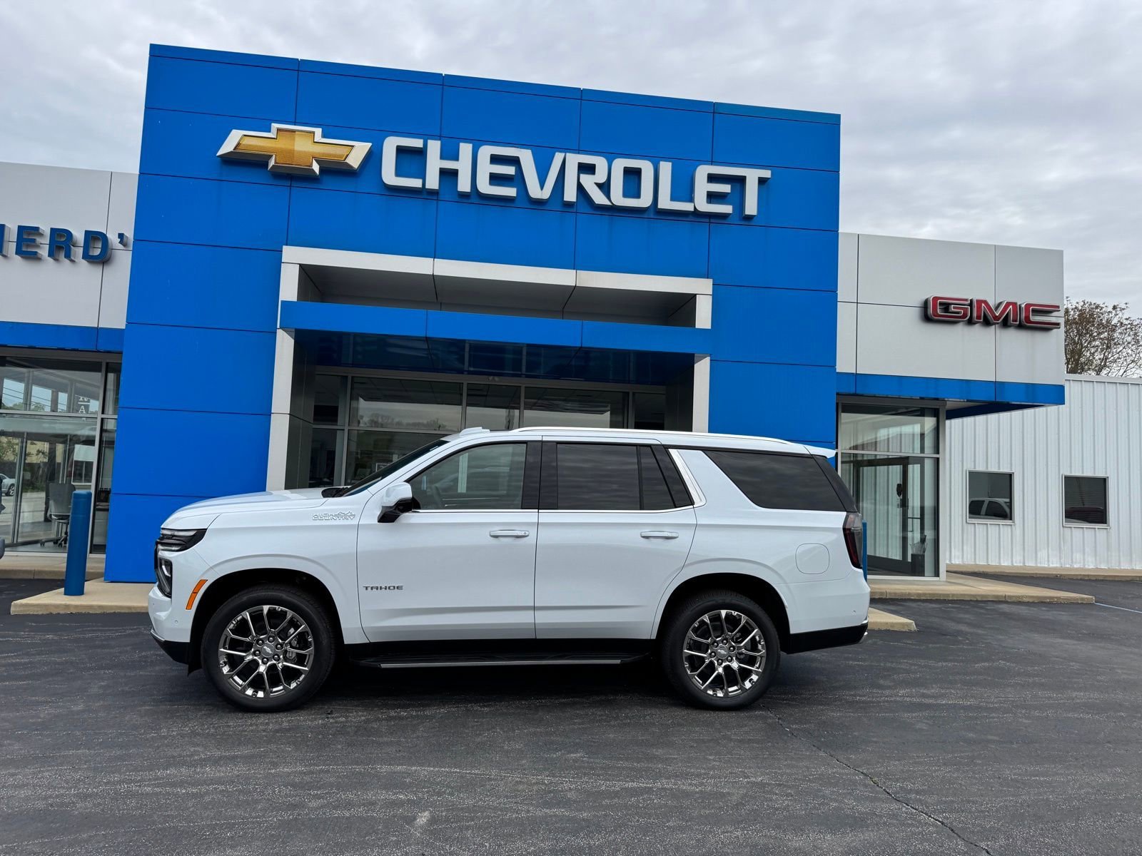 New 2026 Polar White Tricoat Chevrolet High Country image 2