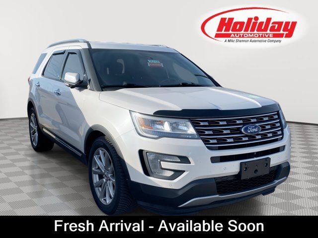 Used 2017 White Platinum Metallic Tri-Coat Ford Limited image 1