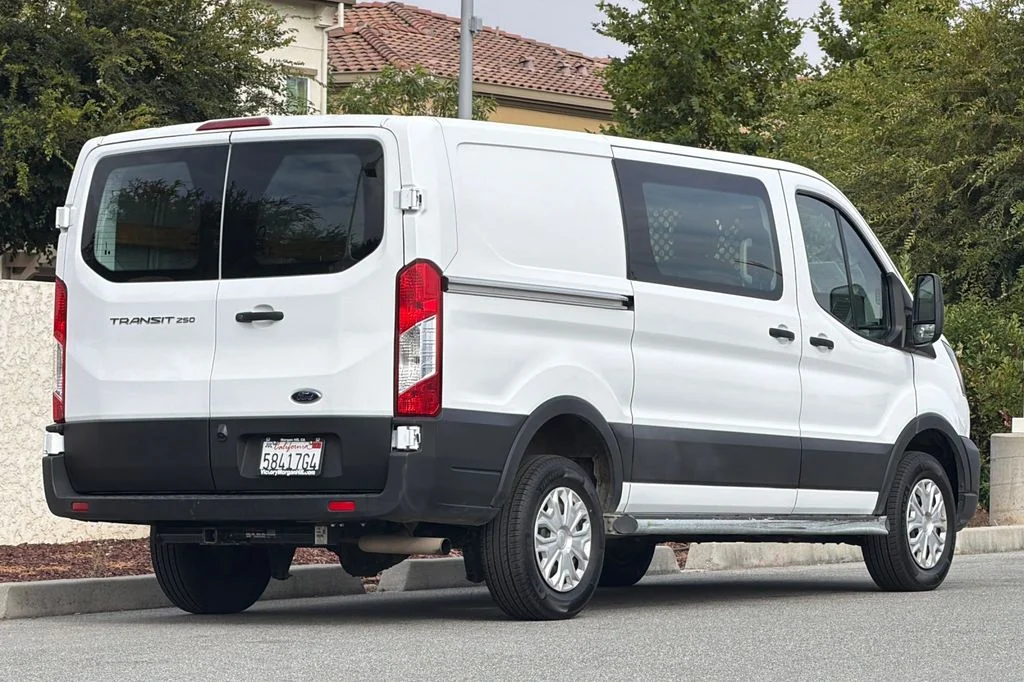 Used 2023 Oxford White Ford Base image 4
