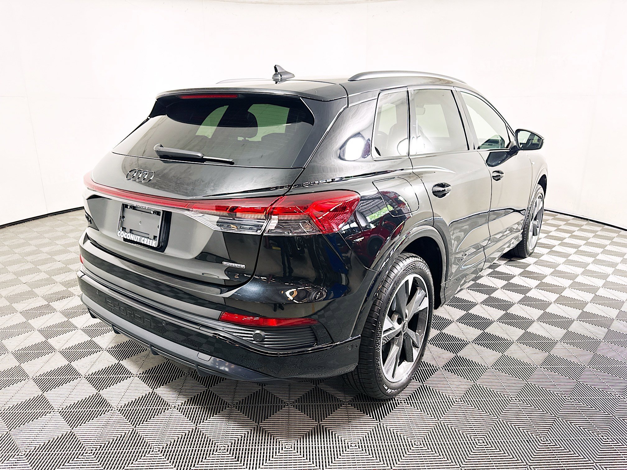 2024 Audi Q4 thumbnail 5