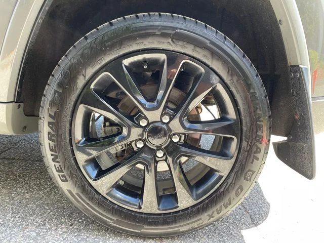 Used 2022 Sting-Gray Clearcoat Jeep Laredo X image 8