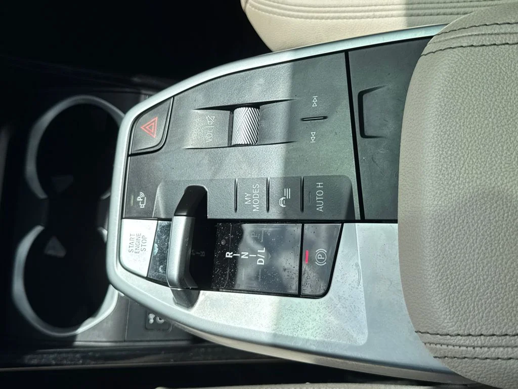 Used 2023 White BMW xDrive28i image 30