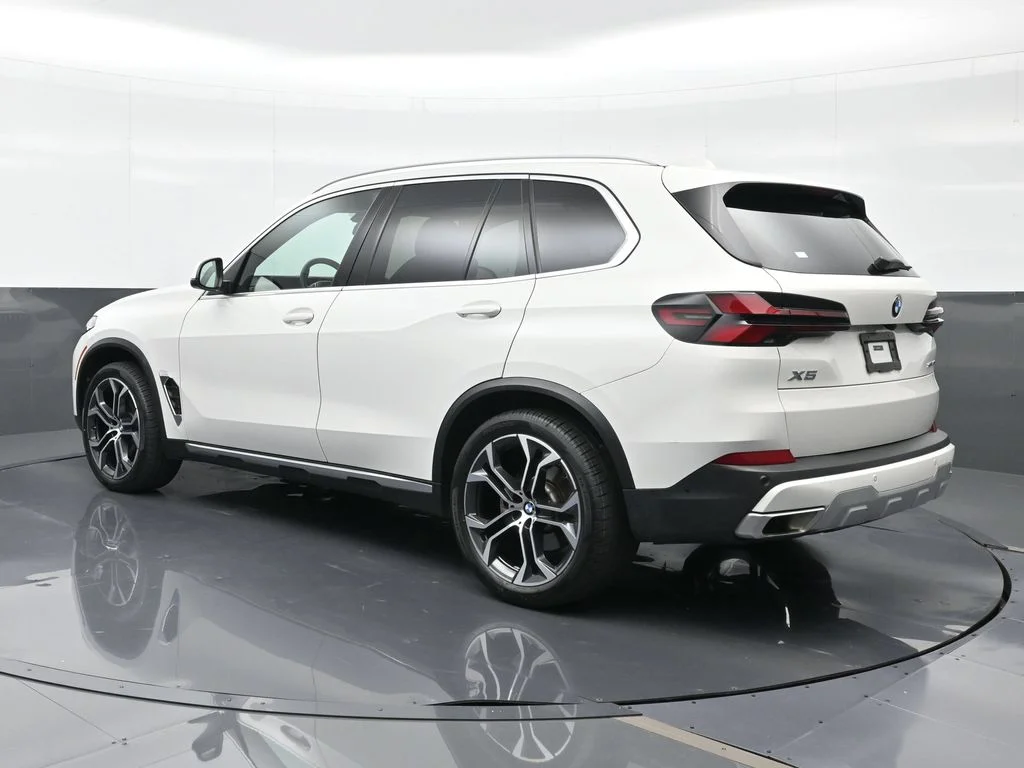 Certified Used 2024 Alpine White BMW sDrive40i image 3