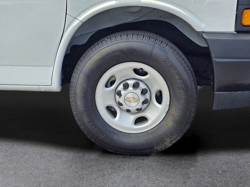 2025 Chevrolet Express Cargo Work Van - Photo 6