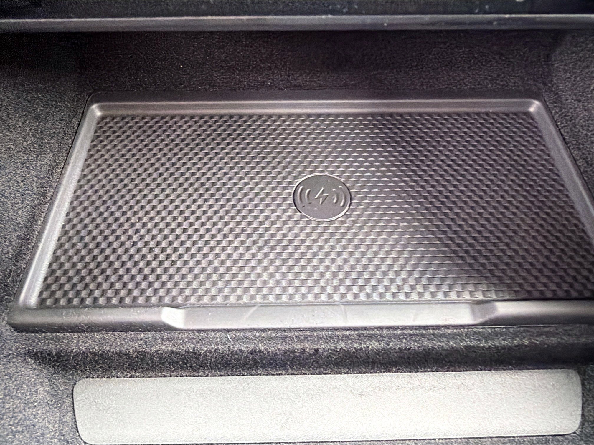 New 2026 Carpathian Grey Land Rover Dynamic SE image 31