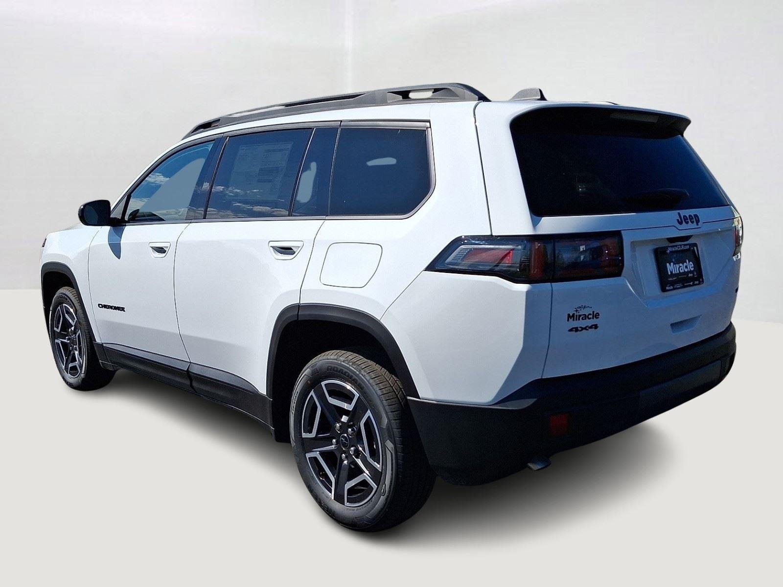 New 2026 Bright White Clearcoat Jeep Laredo image 5